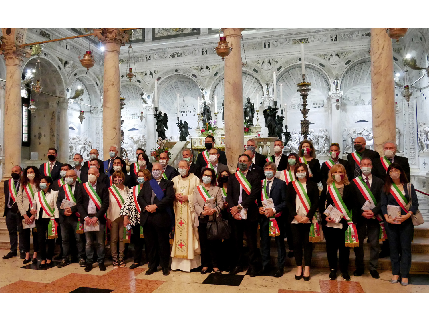 Fabio Bui e gli amministratori locali nella Basilica del Santo