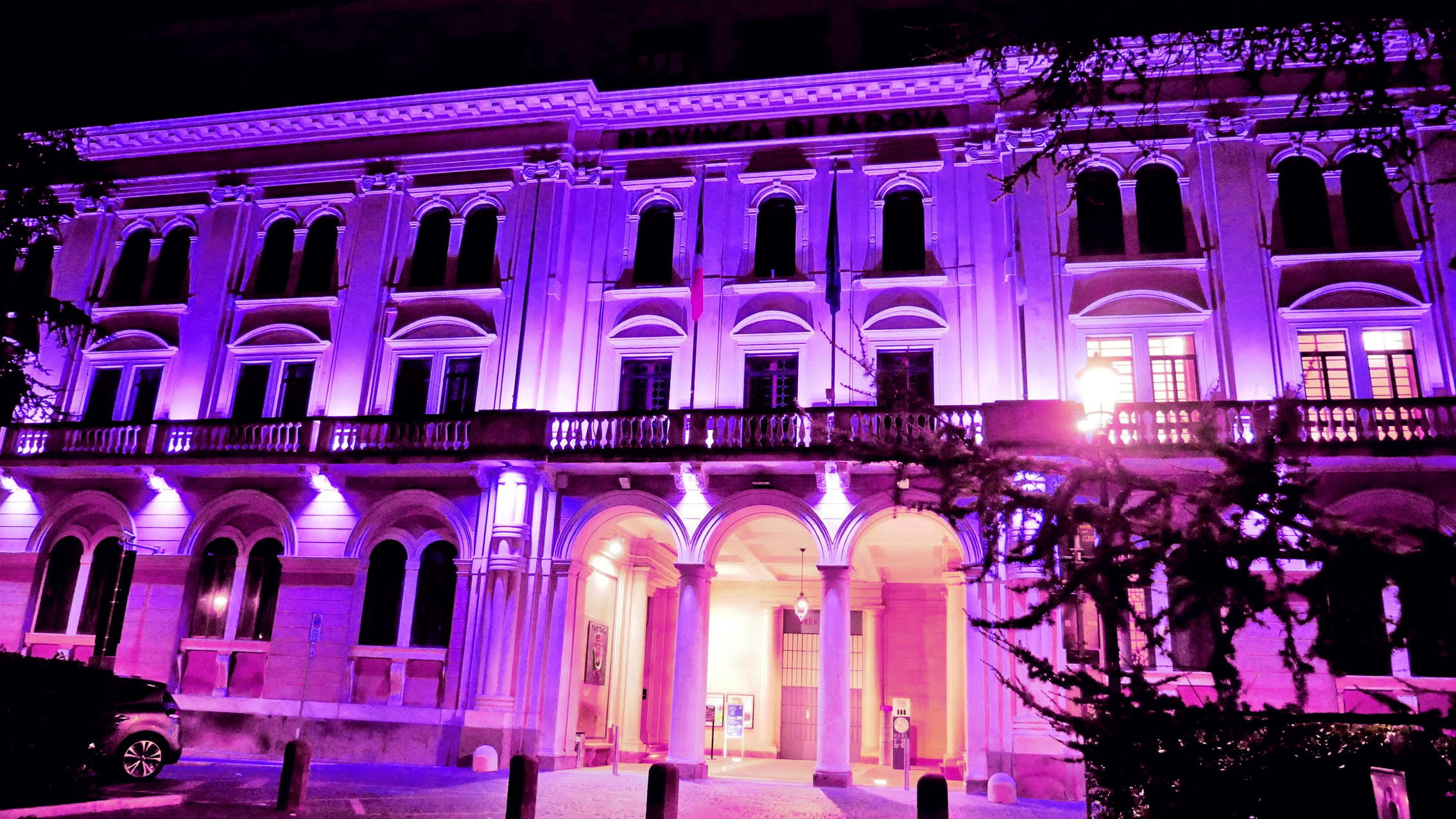 palazzo santo stefano colorato di luce viola palazzo santo stefano colorato di luce viola