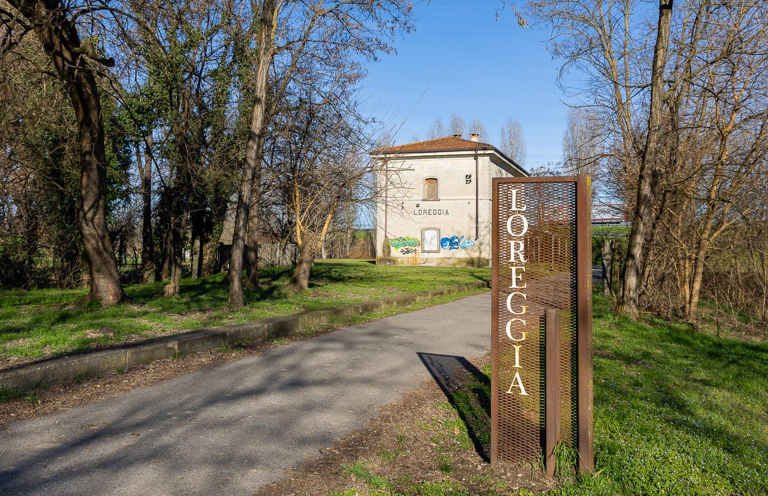 Foto dell'edificio ex stazione ferroviaria di Loreggia lungo la ciclovia Treviso Ostiglia