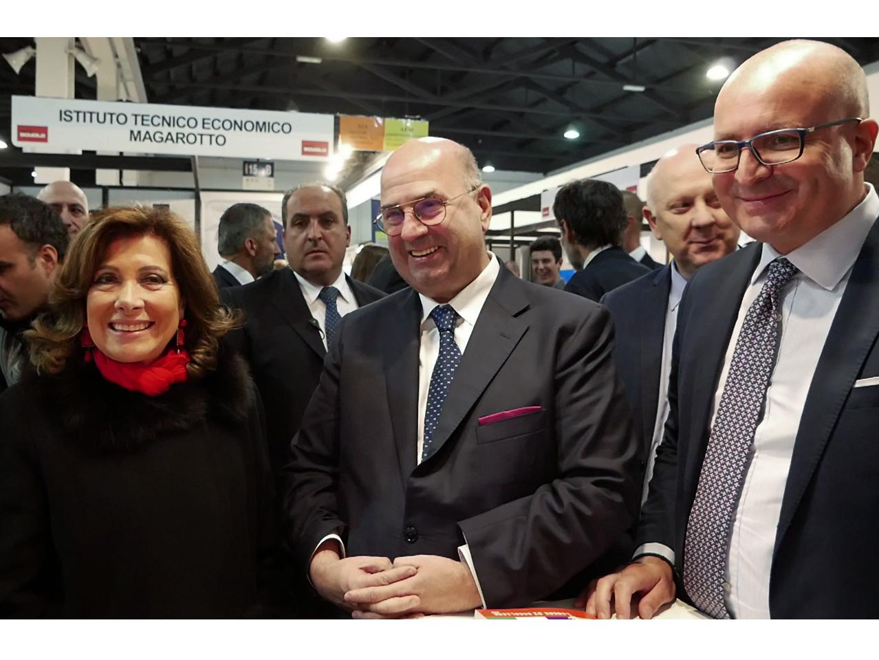Fabio Bui, Vincenzo Gottardo e il presidente del Senato Elisabetta Casellati Fabio Bui, Vincenzo Gottardo e Elisabetta Alberti Casellati nello stand della Provincia di Padova