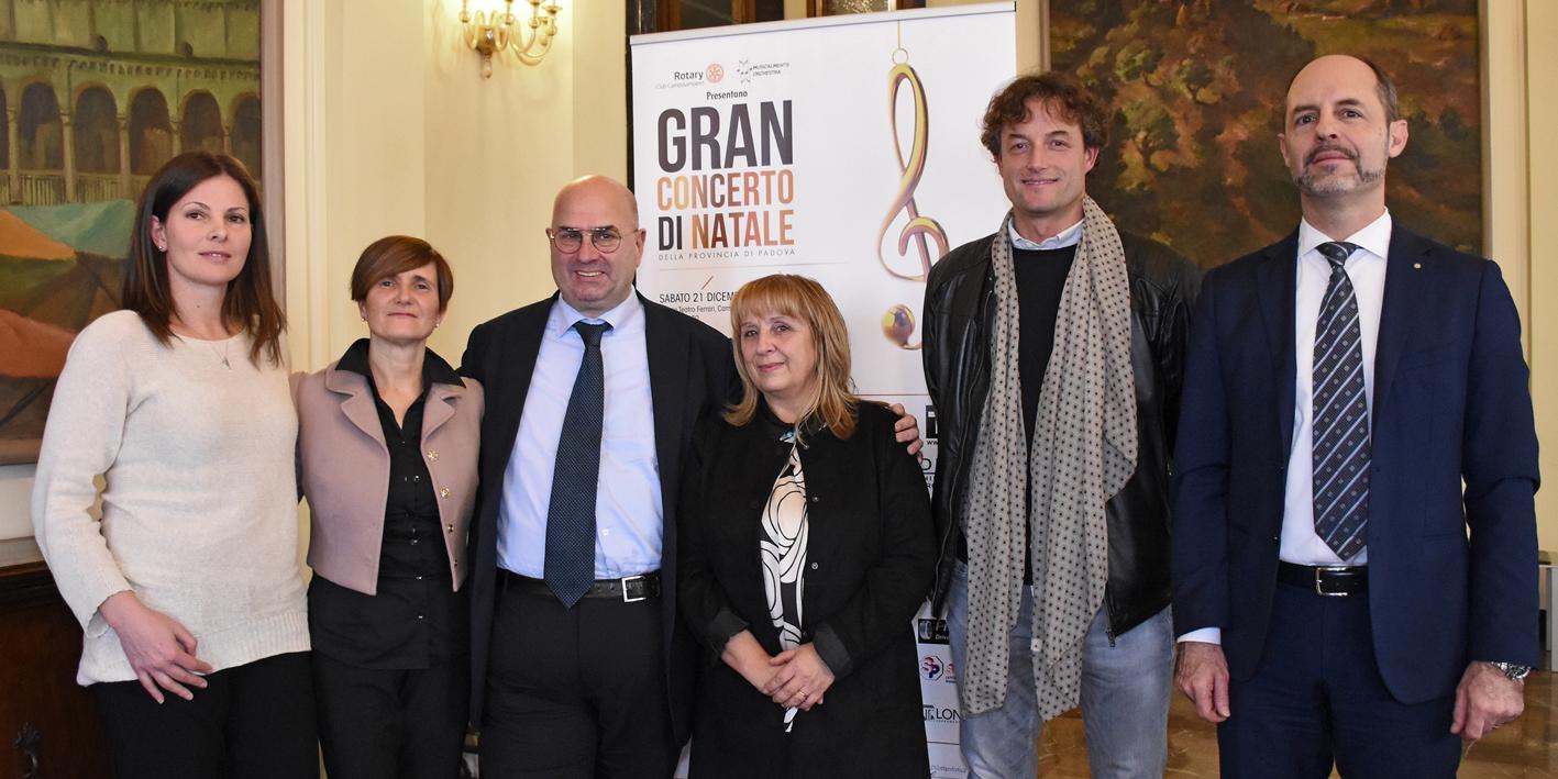 Foto di gruppo dei partecipanti alla conferenza stampa Foto dei partecipanti all'incontro