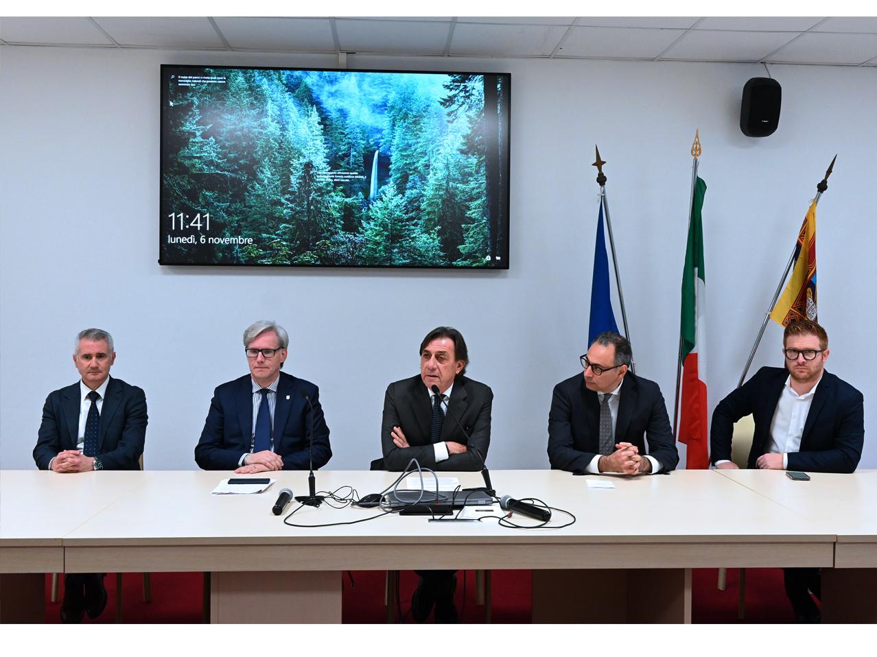 conferenza stampa - finanziamento Regione Veneto alla bonifica della scuola Rolando da Piazzola conferenza stampa - finanziamento Regione Veneto alla bonifica della scuola Rolando da Piazzola