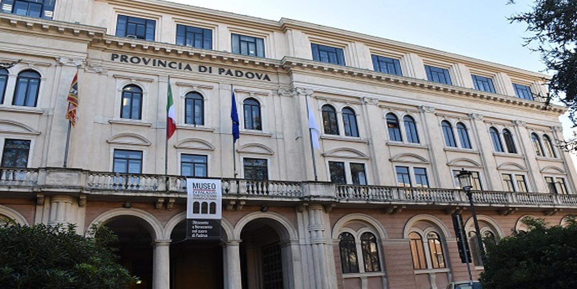 Foto della sede istituzionale della Provincia di Padova in piazza Antenore La facciata della sede della Provincia di Padova: Palazzo Santo Stefano