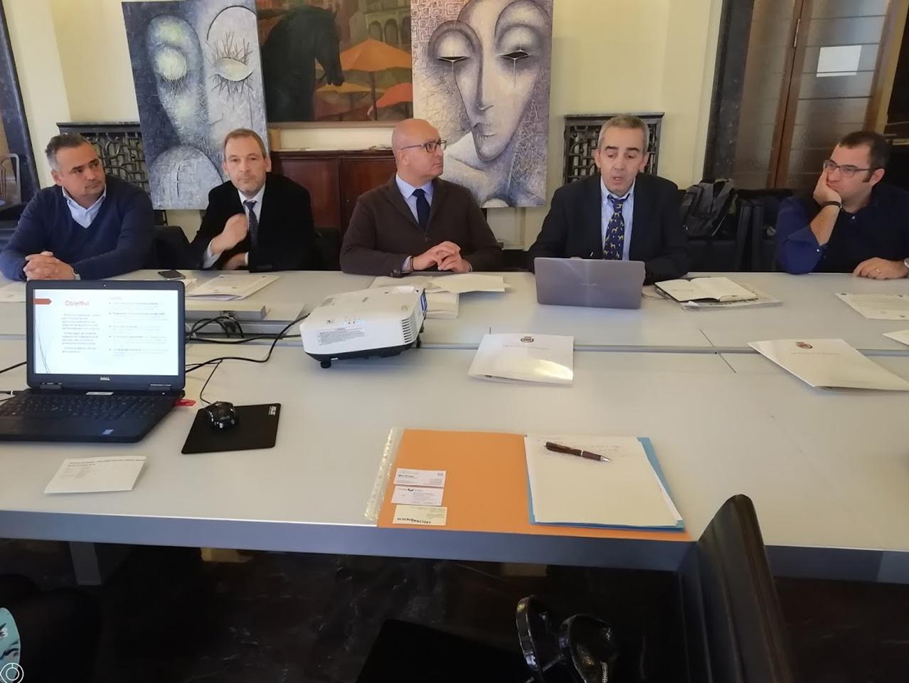 Foto di gruppo dei partecipanti alla conferenza stampa Foto dei partecipanti all'incontro
