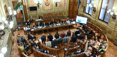 Incontro pubblico nuova gestione della Provincia della ciclovia Colli Euganei - foto dall'alto dell'emiciclo della sala del consiglio