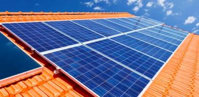Immagine di pannelli fotovoltaici su tetto Immagine di pannelli fotovoltaici su tetto