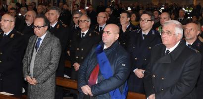 Foto del presidente Bui e dei partecipanti alla celebrazione Foto dei partecipanti alla celebrazione