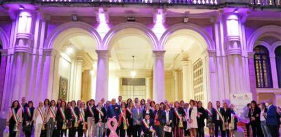 Campagna per la prevenzione del tumore al seno: Palazzo Santo Sefano si accende di rosa